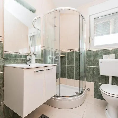 Apartment Danijela 2 *